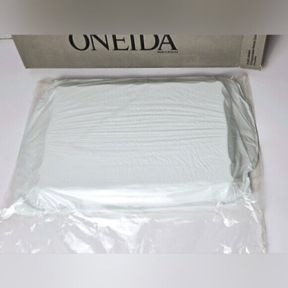 Vintage Oneida Chippendale Relish Tray – Silverplate w/ Glass Liner – New in Box - Picture 4 of 12